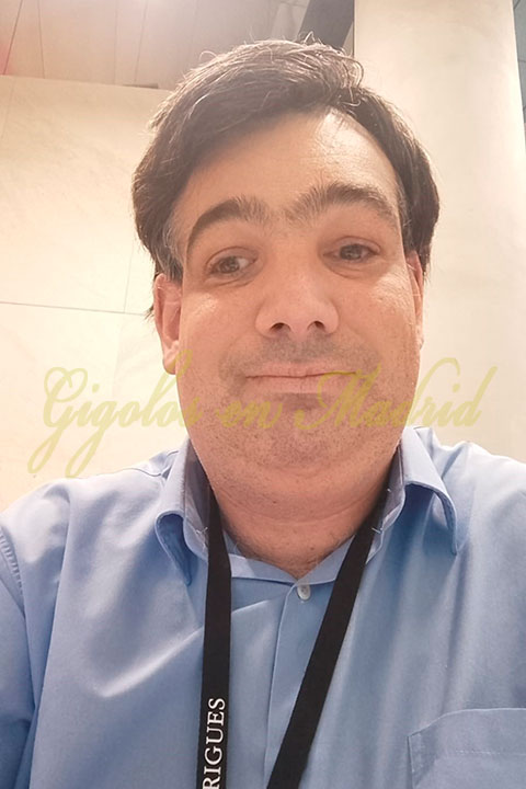 Gigoló simpático y siempre atento a tus deseos. Rubén