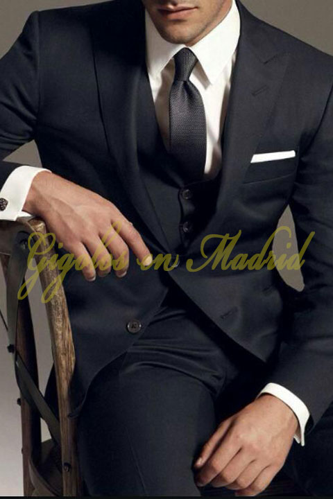 Gigoló para mujeres en Madrid elegante. Ángel