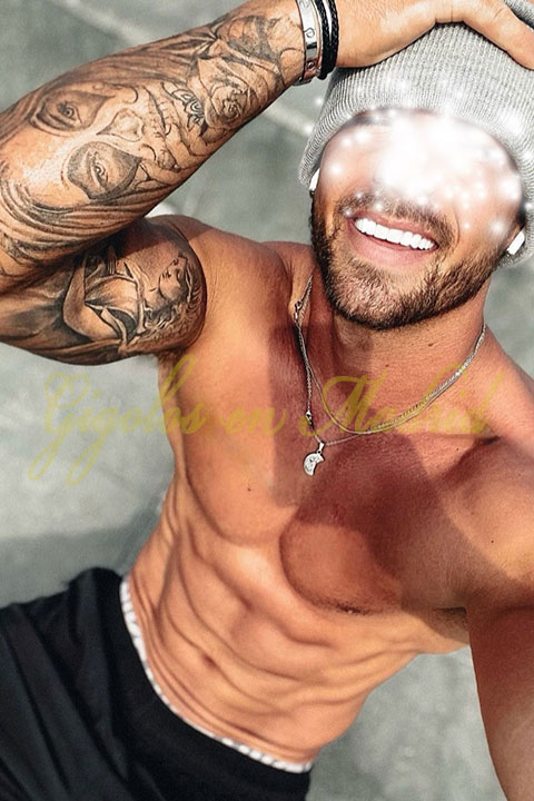 Gigoló de lujo en Madrid con cuerpo musculado. Ciro