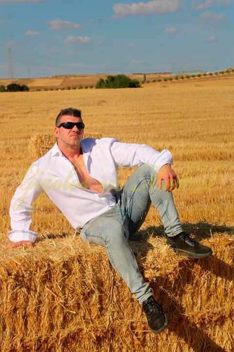 Hombre escort para mujeres y parejas. Carlos