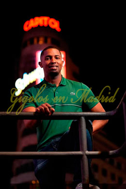 Gigoló de lujo joven pasional y ardiente | Carlos