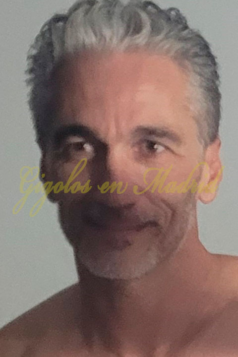 Rostro de gigoló maduro atractivo. Leo