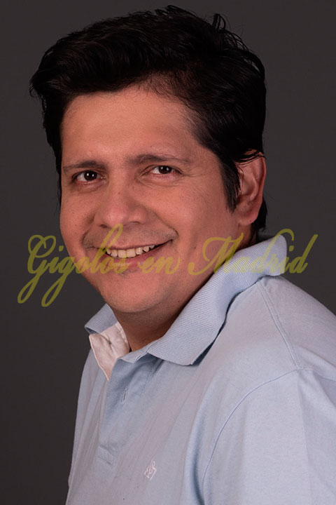 Gigoló lujo habla español inglés francés e italiano. Jonathan