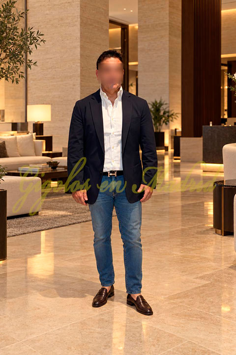 Gigoló bisexual maduro 50 años. Alex